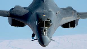 A U.S. Air Force B1-B Lancer in flight